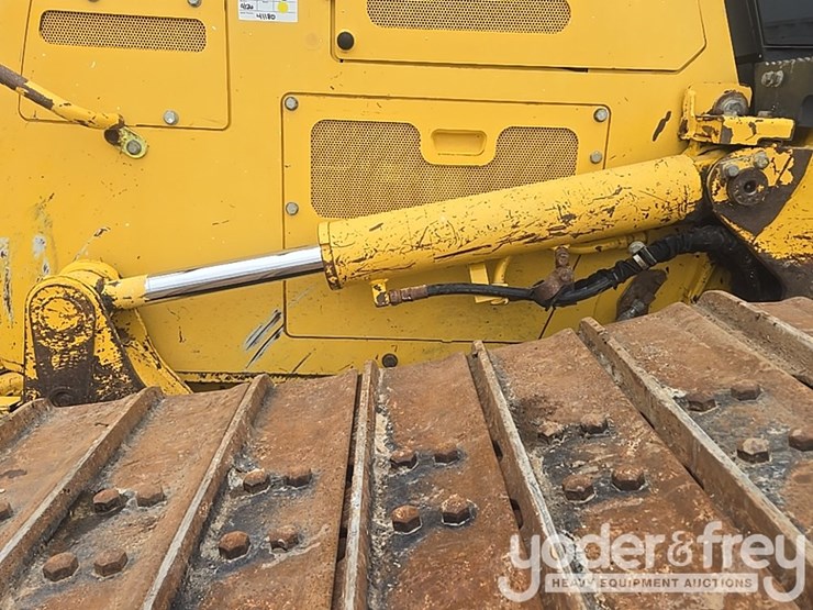 2020-komatsu-d61px-24-image-23