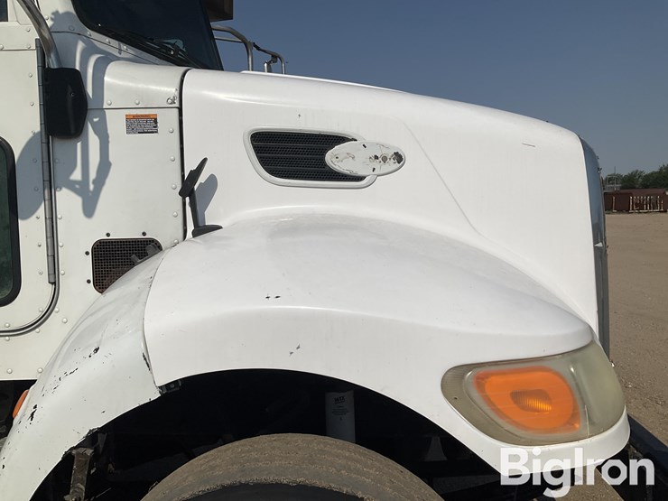 2008-peterbilt-335-image-12