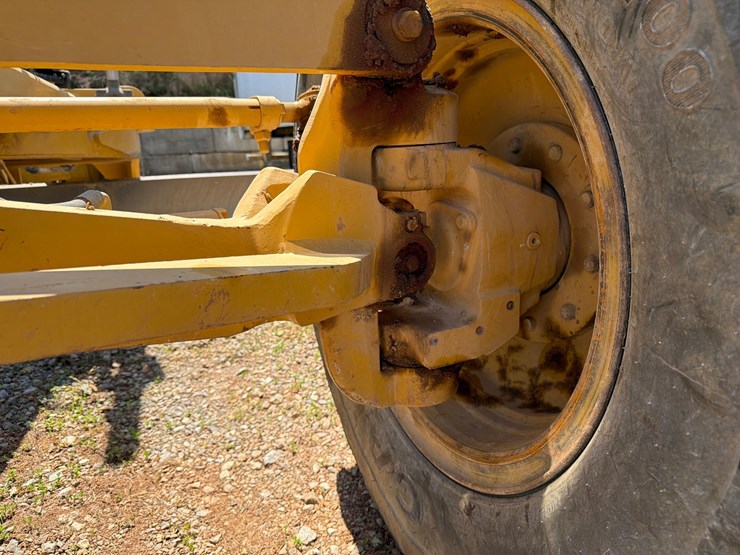 2018-caterpillar-12m3-image-12