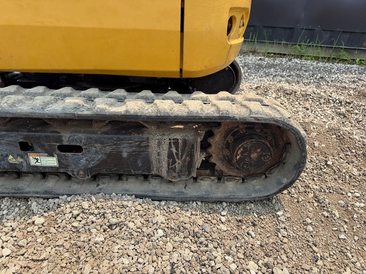 2015-caterpillar-301.7-image-17