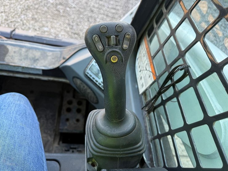 2023-bobcat-t870-image-21