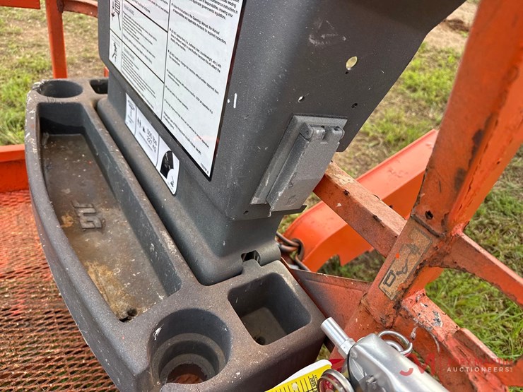2017-jlg-e400a-image-9