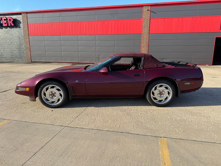 #1873-•-1993-chevrolet-corvette-image-2