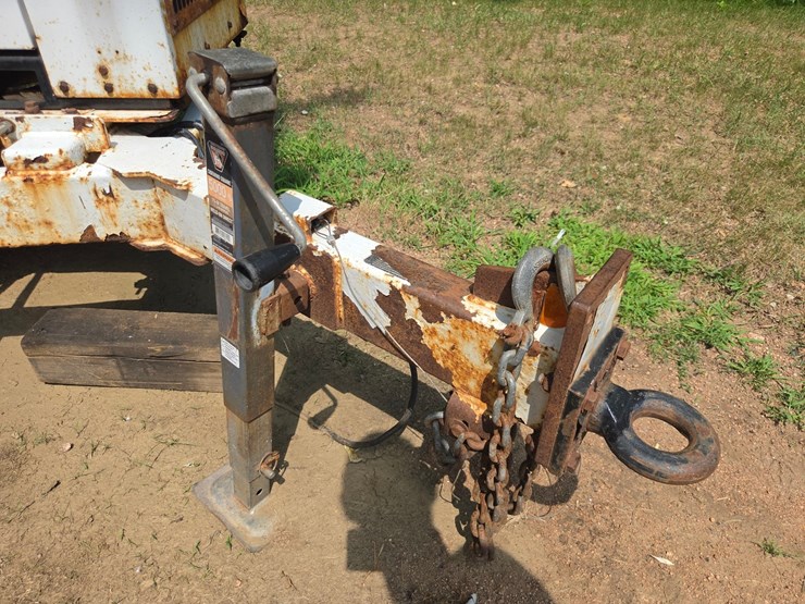 #1801-•-2016-altec-towable-wood-chipper-image-24