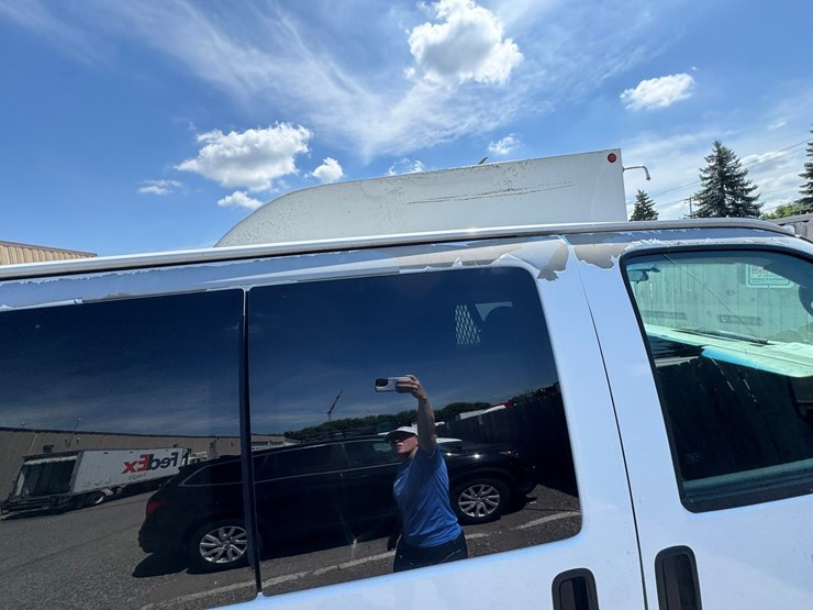 #1896-•-2008-chevy-express-van-image-13