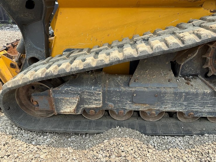 2023-deere-331g-image-18