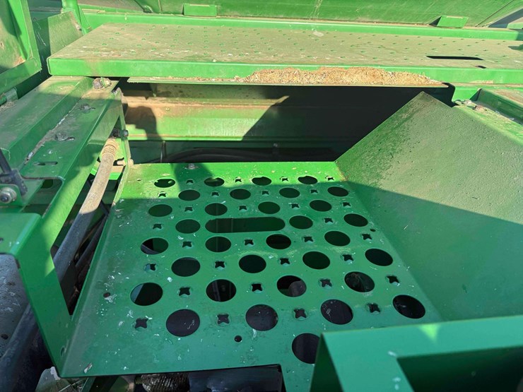2009-john-deere-9770-sts-image-23