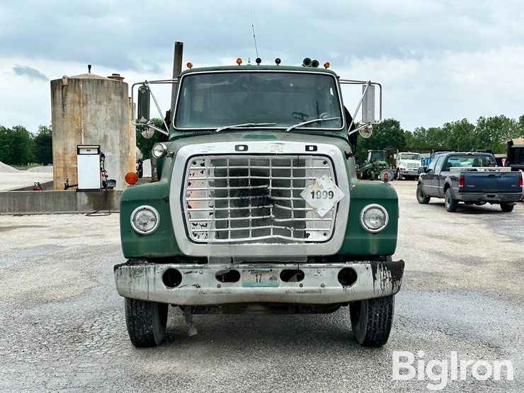 1975-ford-880-image-2
