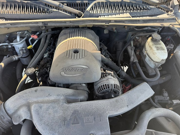 2005-chevrolet-tahoe-image-32
