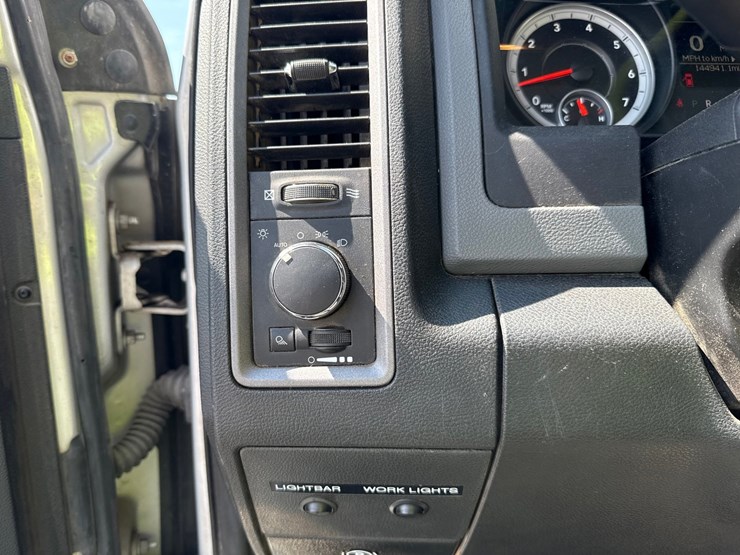 2014-dodge-1500-image-41