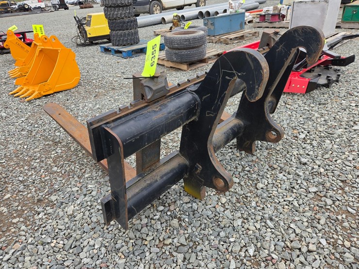 #6355-•-approx.-48"-loader-pallet-forks-image-2
