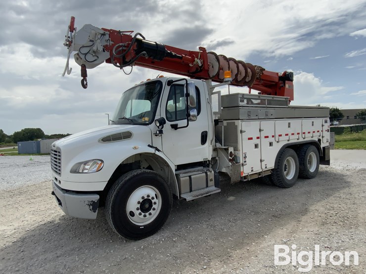 2014-freightliner-m2-106-image-1