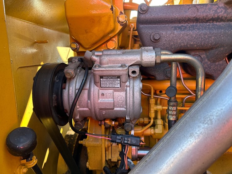 2012-deere-624k-image-57