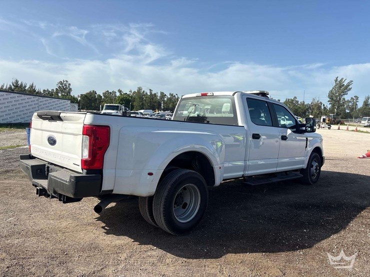 2019-ford-f350-image-3