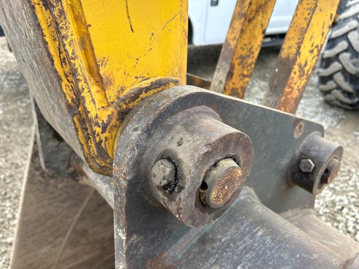 komatsu-pc130-11-image-15