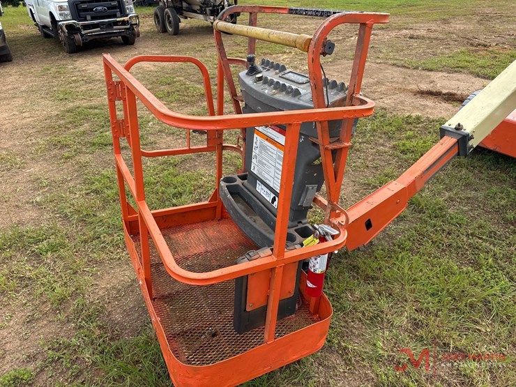 2017-jlg-e400a-image-10