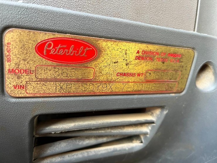 2013-peterbilt-365-image-45
