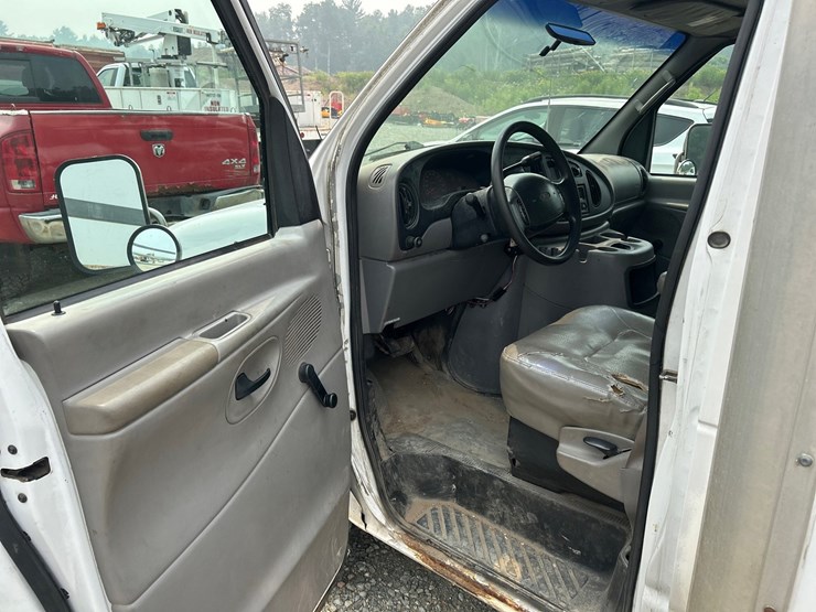 2002-ford-e450-image-44