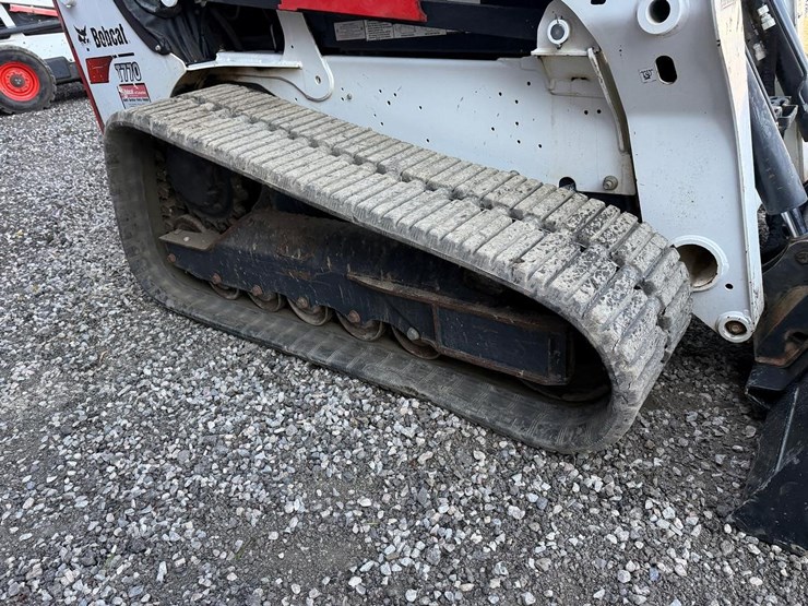 2022-bobcat-t770-image-12