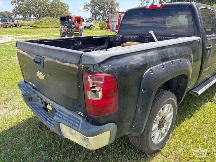 2011-chevrolet-silverado-1500-image-13