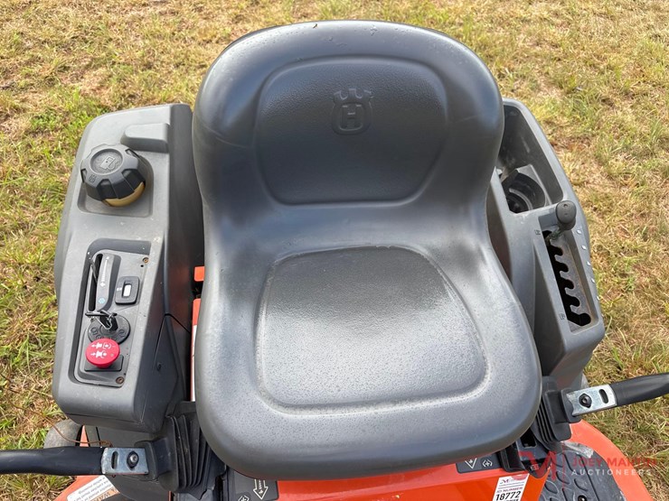 husqvarna-z254-zero-turn-mower-image-12