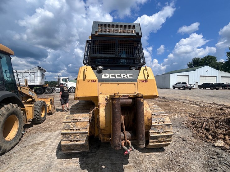 2009-deere-750j-lt-image-7