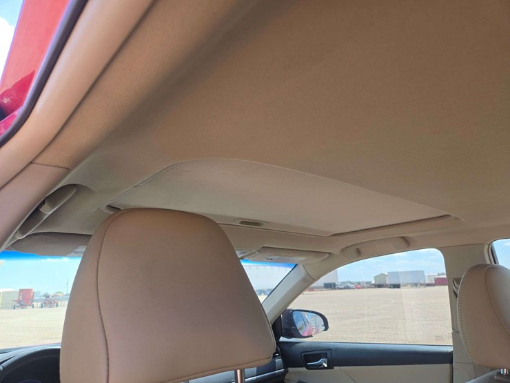 2014-toyota-camry-hybrid-le-sedan-4d-image-13