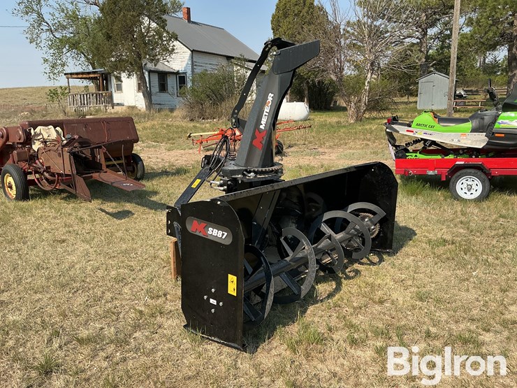 mk-martin-sb87-bk-single-auger-snow-blower-image-3