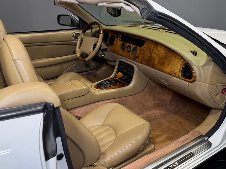 #1516-•-1997-jaguar-xk8-convertible-image-53