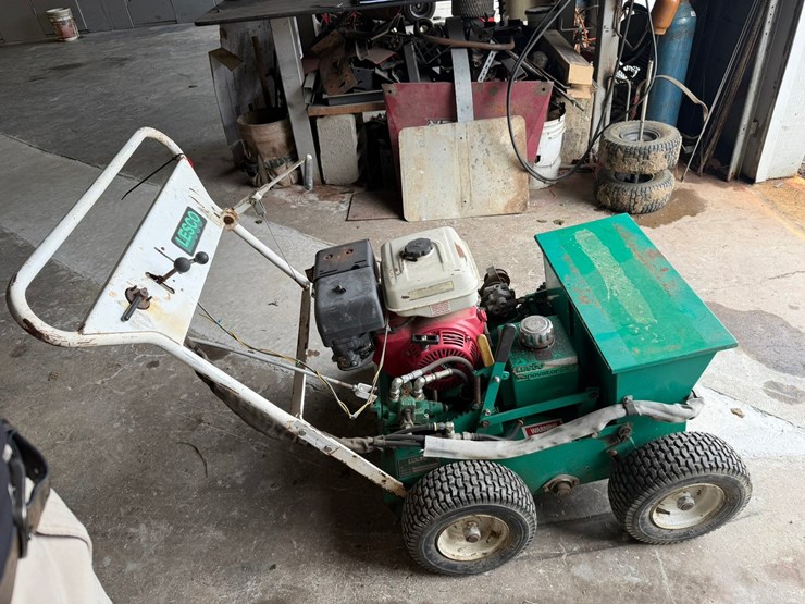 #4058-•-lesco-renovator-20-walk-behind-slit-seeder-image-6