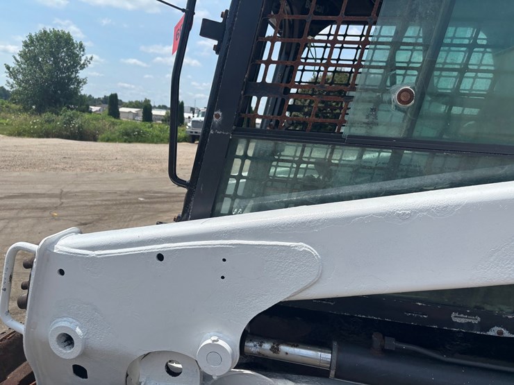 2013-bobcat-s630-image-25