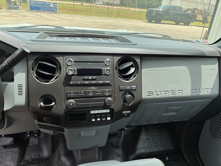 2015-ford-f350-xl-image-10