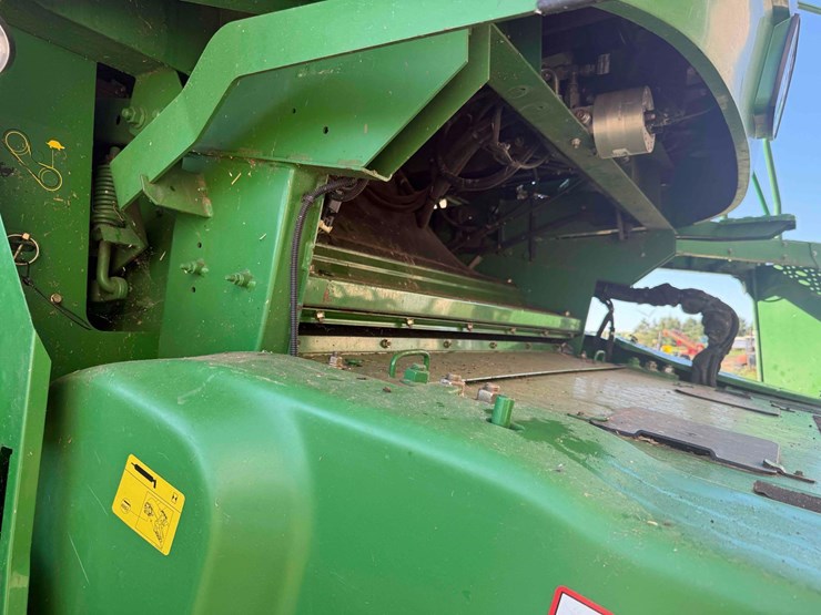 2011-john-deere-9760-combine-image-6