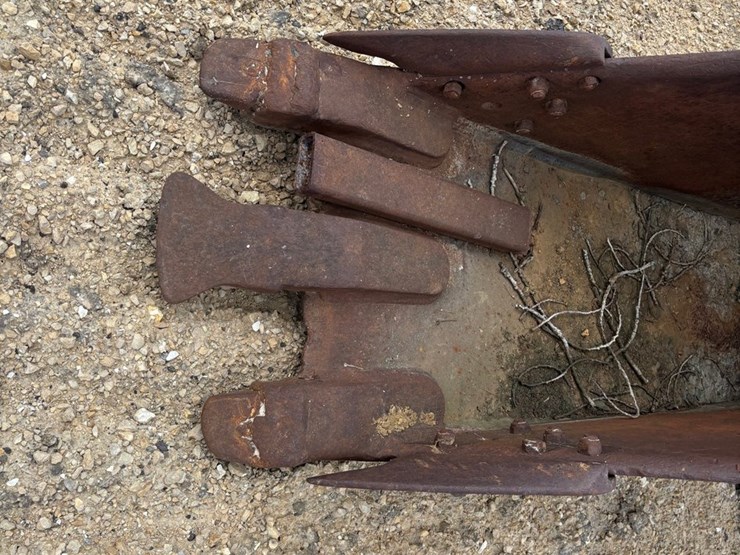 #2285-•-cf-approx.-28"-tooth-ditching-bucket-image-5