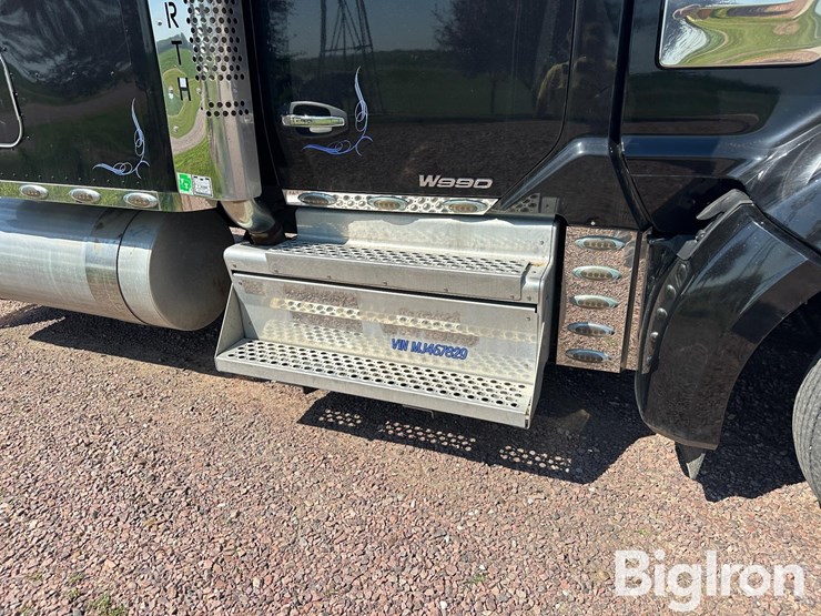 2021-kenworth-w990-image-15