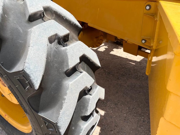 2011-deere-310sj-image-41
