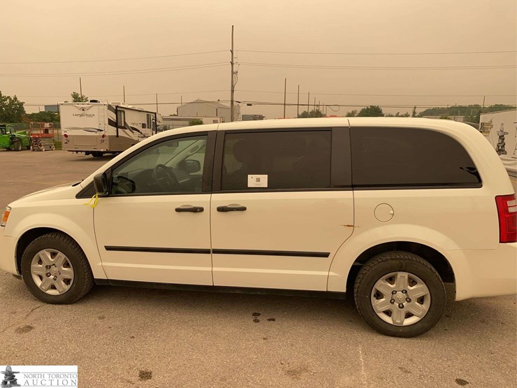 2010-dodge-grand-caravan-image-8