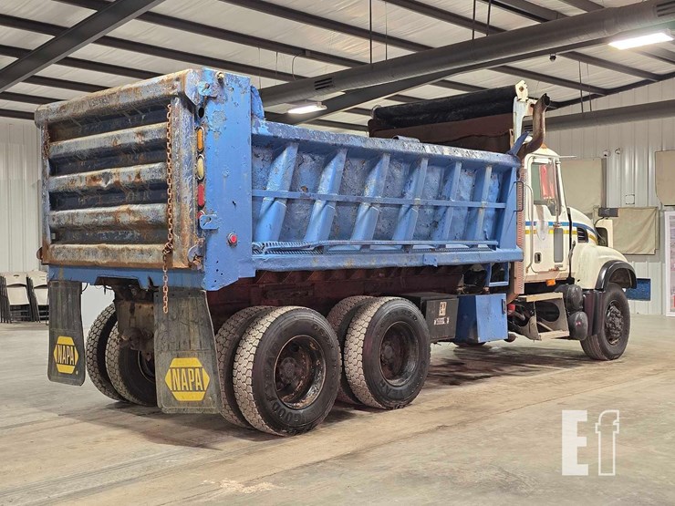 2007-mack-granite-cv713-image-3