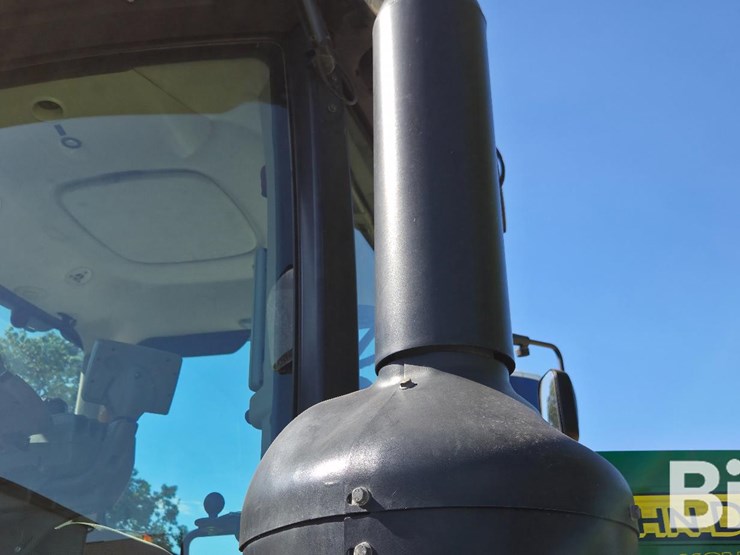 2013-john-deere-8235r-image-16