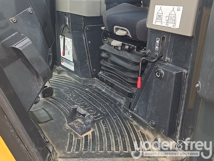 2020-komatsu-d61px-24-image-47