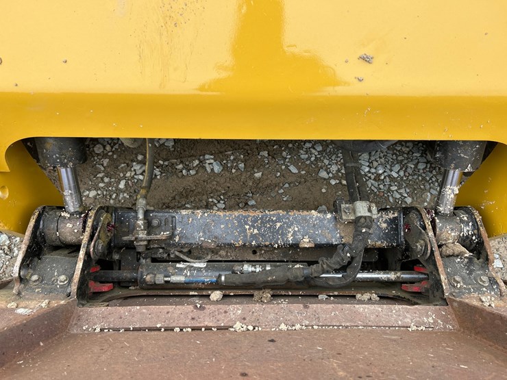 2022-caterpillar-262d3-image-11