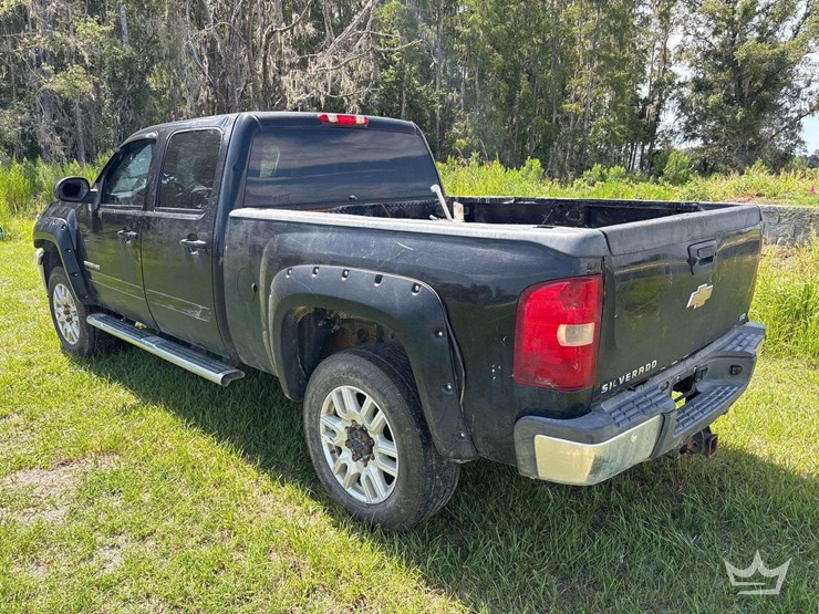 2011-chevrolet-silverado-1500-image-4