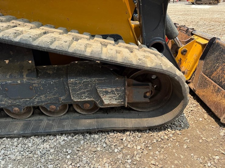 2023-deere-331g-image-14