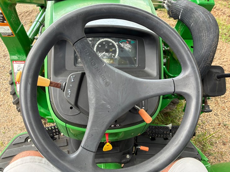 john-deere-4044m-image-10