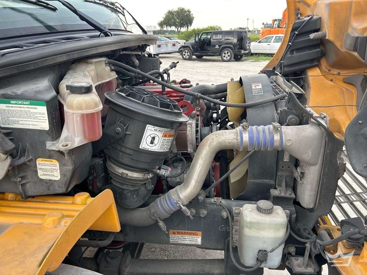 2016-freightliner-b2-image-8