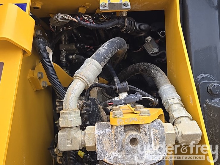 2023-komatsu-d61pxi-24-image-33