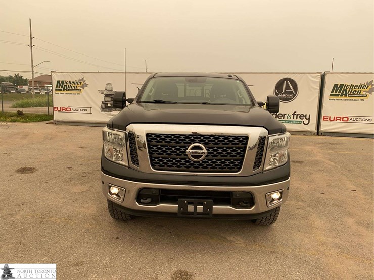 2017-nissan-titan-image-2