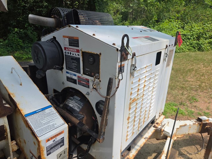 #1801-•-2016-altec-towable-wood-chipper-image-32
