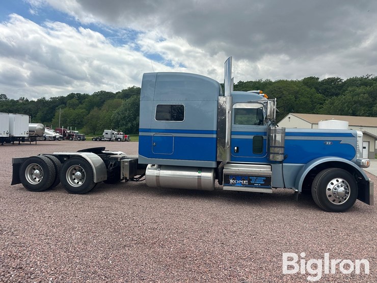 2020-peterbilt-389-image-4