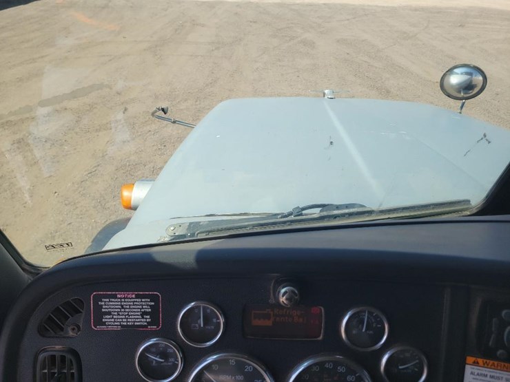 2013-peterbilt-365-image-41